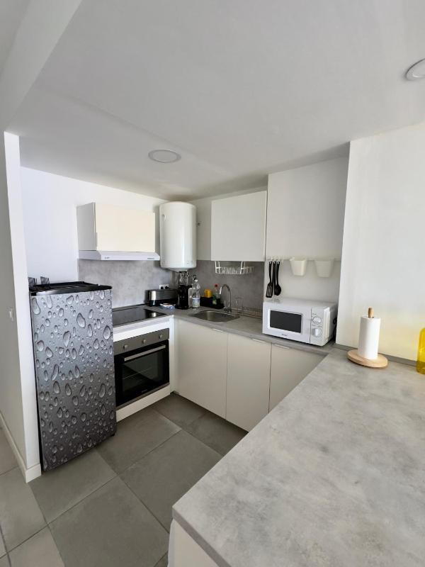 Inviting Studio with Sea View - image 11