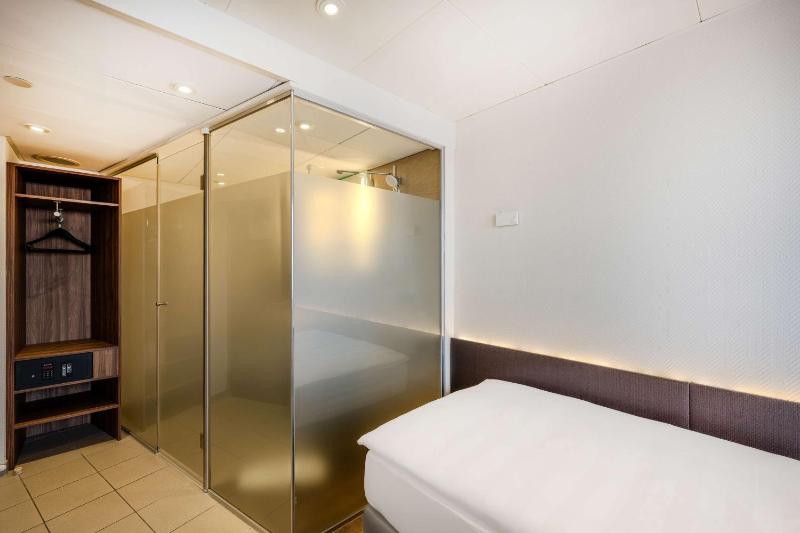 Small Single Room image 4
