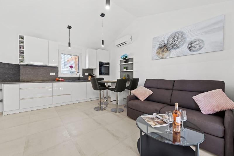 Barbariga Beach Apartment - image 3