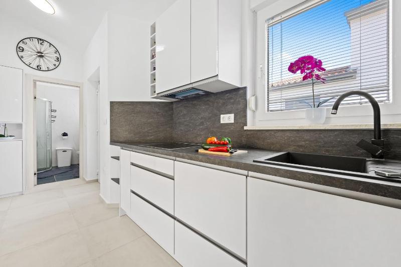 Barbariga Beach Apartment - image 8
