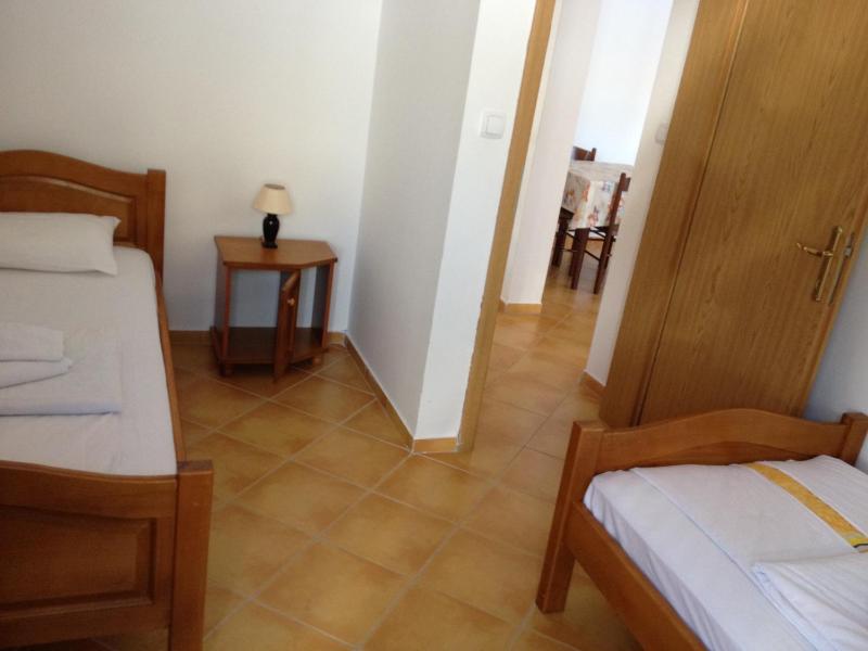 Two-Bedroom Apartment with Sea View (6 Adults) image 4