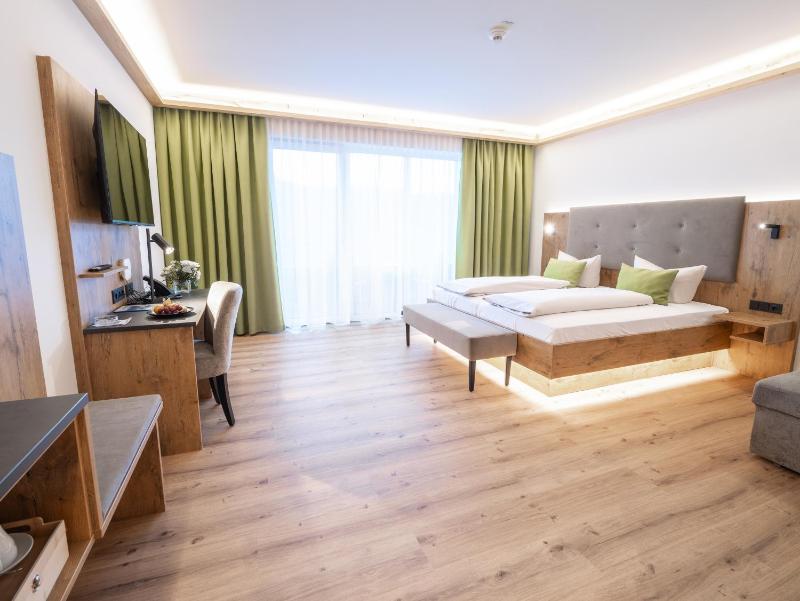 Junior Suite with Balcony image 4