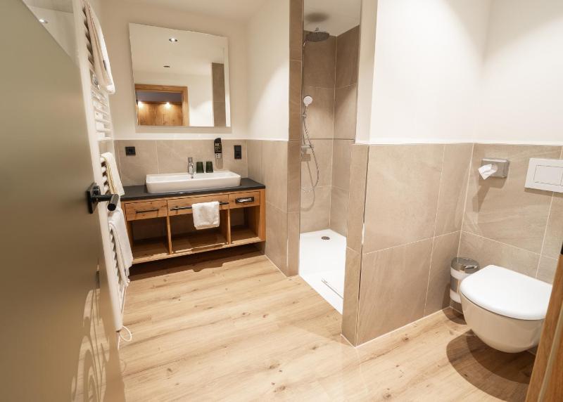 Junior Suite with Balcony image 1