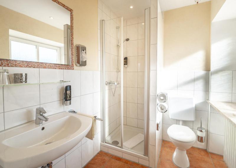 Standard Single Room image 3
