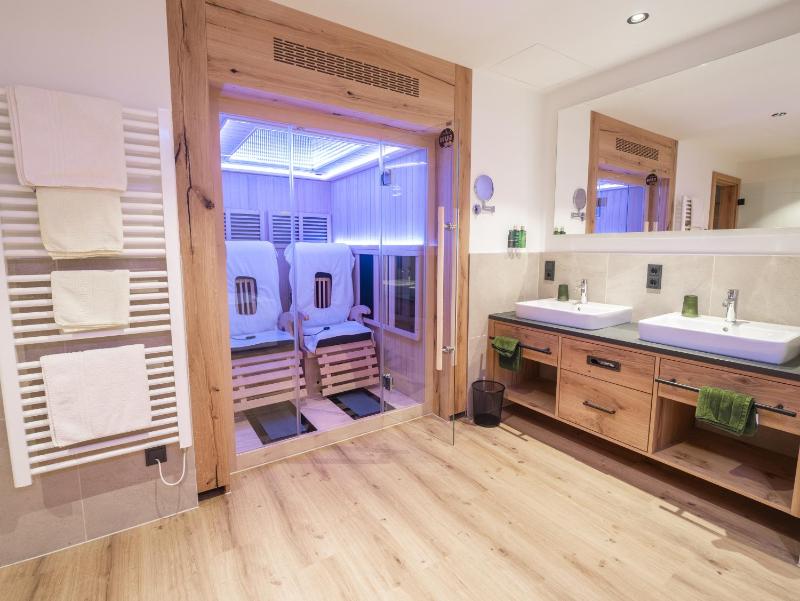 Deluxe Suite image 4