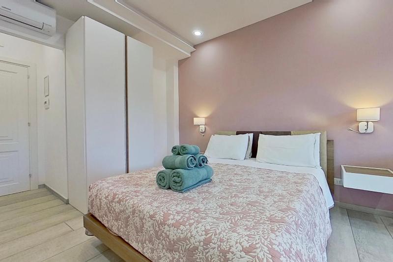 Deluxe Double Room image 4