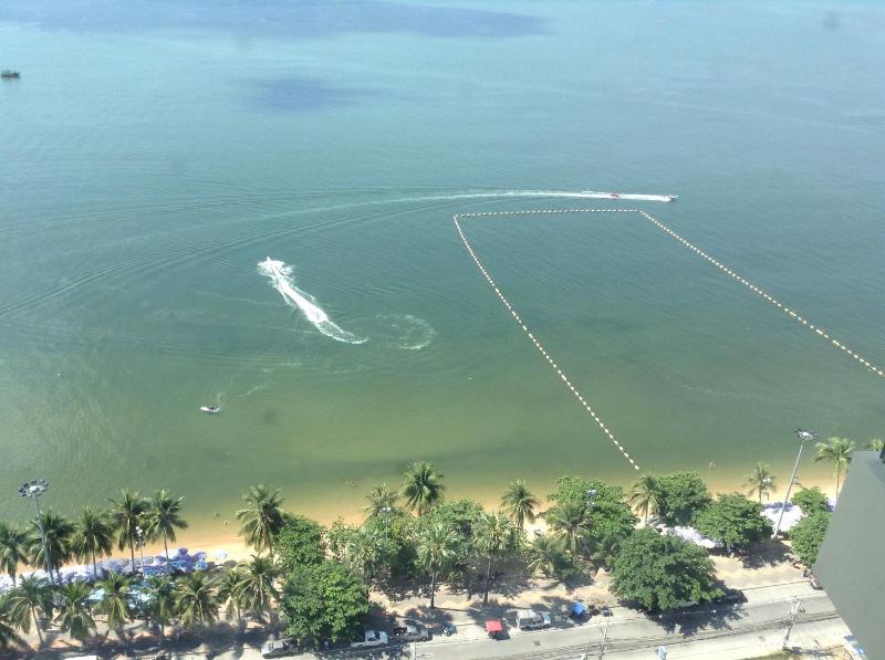 Everyday Beachfront Stylish Luxury Jomtien - image 2