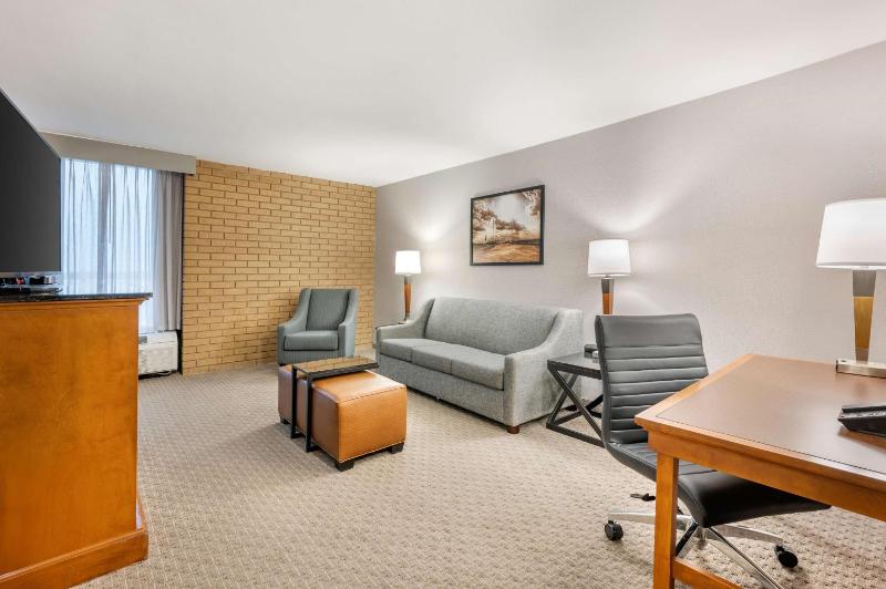 King Suite with Sofa Bed image 3