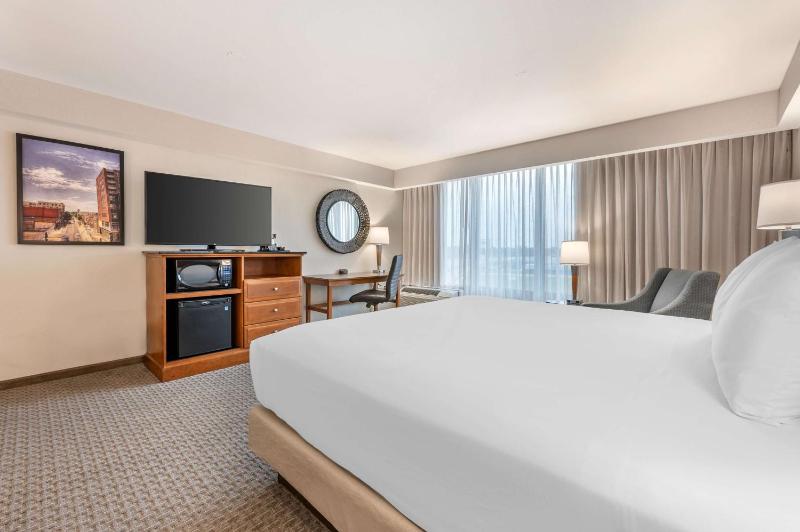 Upper Floor Deluxe King Room with Sofa Bed image 4
