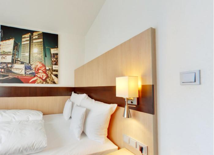 Small Double Room image 1