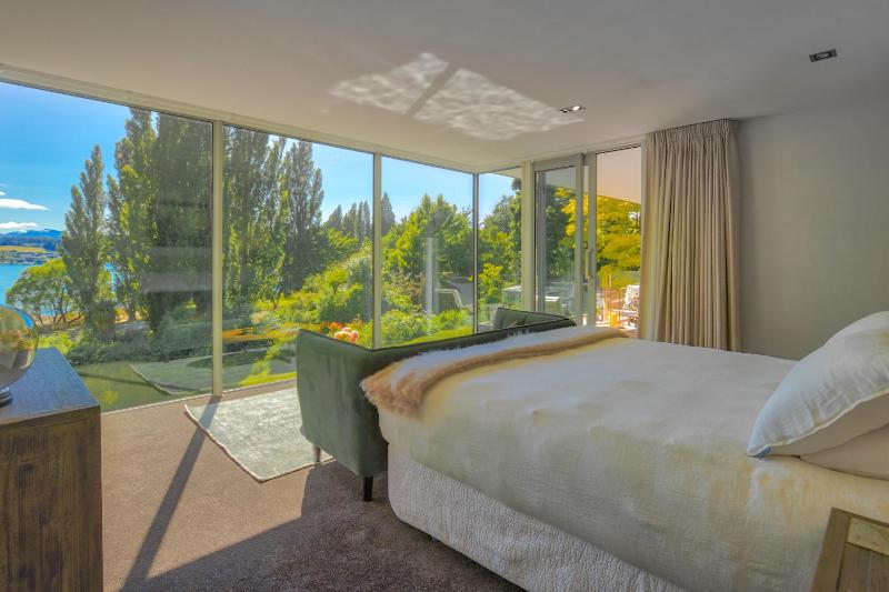 Waters Edge by Sotheby's Luxury Rental Homes - image 2