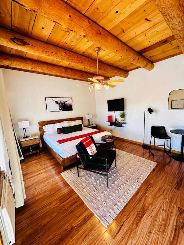 Queen Room image 3