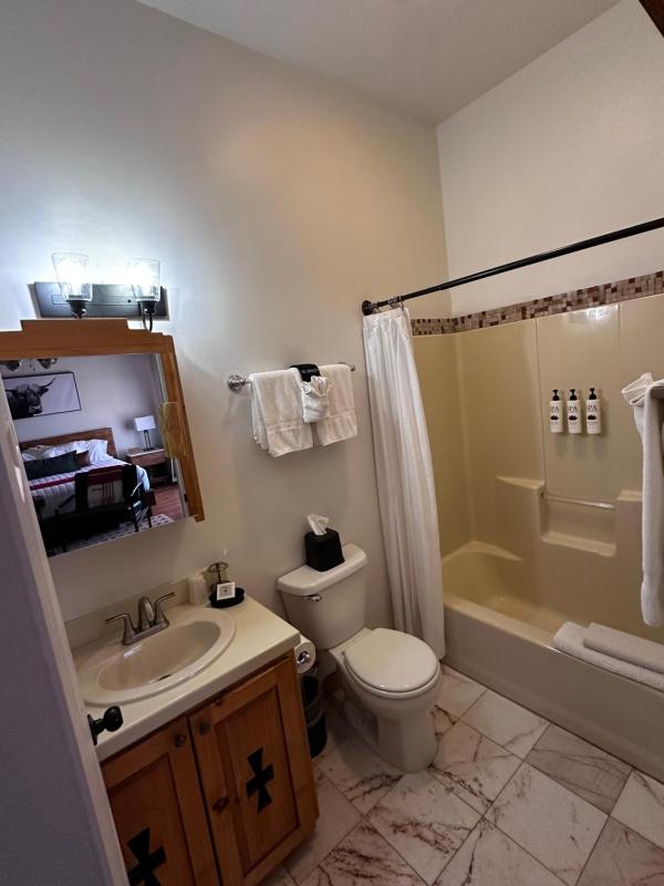 Queen Room image 1