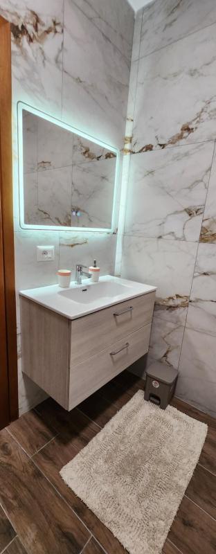 College Apartment - image 16