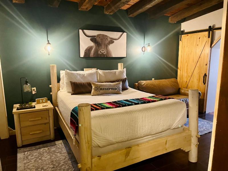 Deluxe Double Room image 3