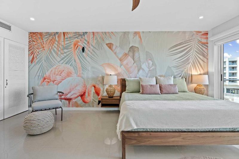 Beachfront - Flamingo Luxury 2BR condo - E423 - image 9