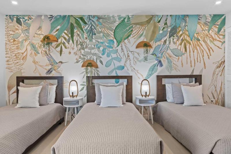 Beachfront - Flamingo Luxury 2BR condo - E423 - image 10