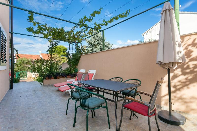 Apartments by the sea Mirca Brac - 2854 - image 3
