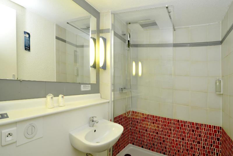 Standard - 1 Double Bed image 3