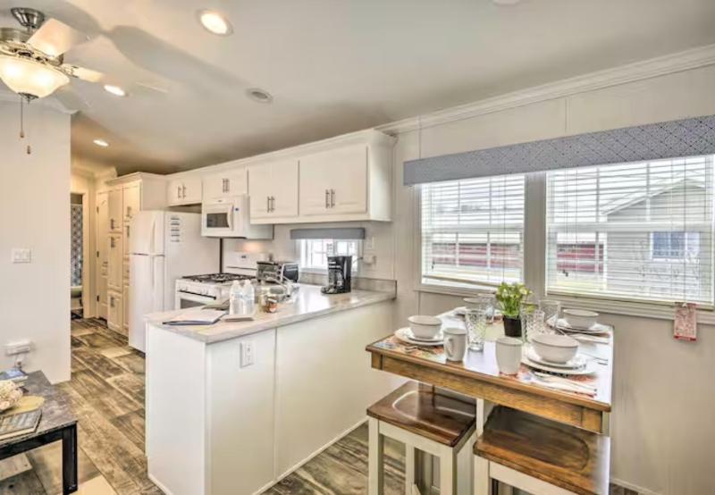 Two-Bedroom House image 4