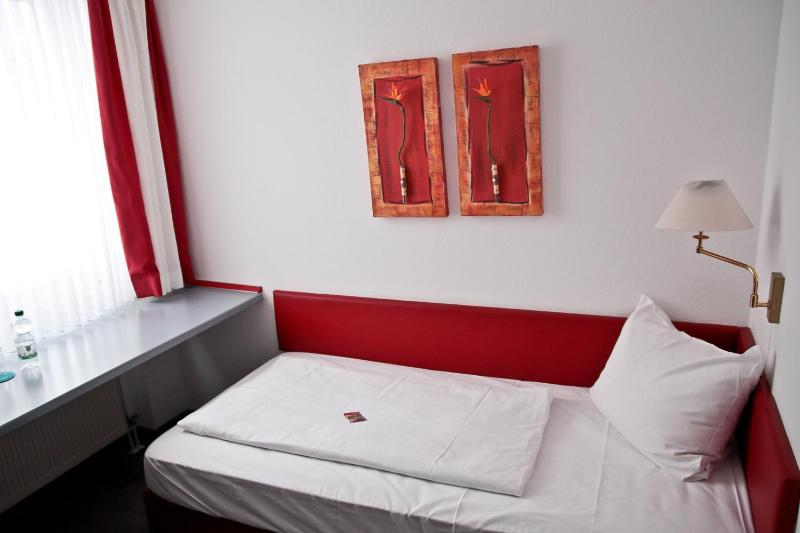 Single Room image 1