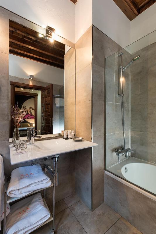 Budget Double Room image 3