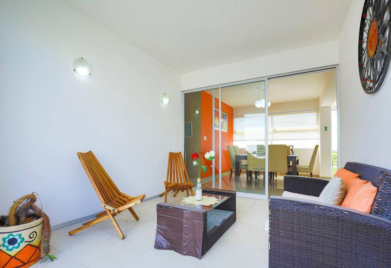 Spacious Apartment with Gym & Pool Cancun - image 5