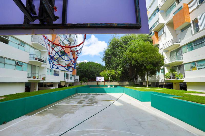 Spacious Apartment with Gym & Pool Cancun - image 2