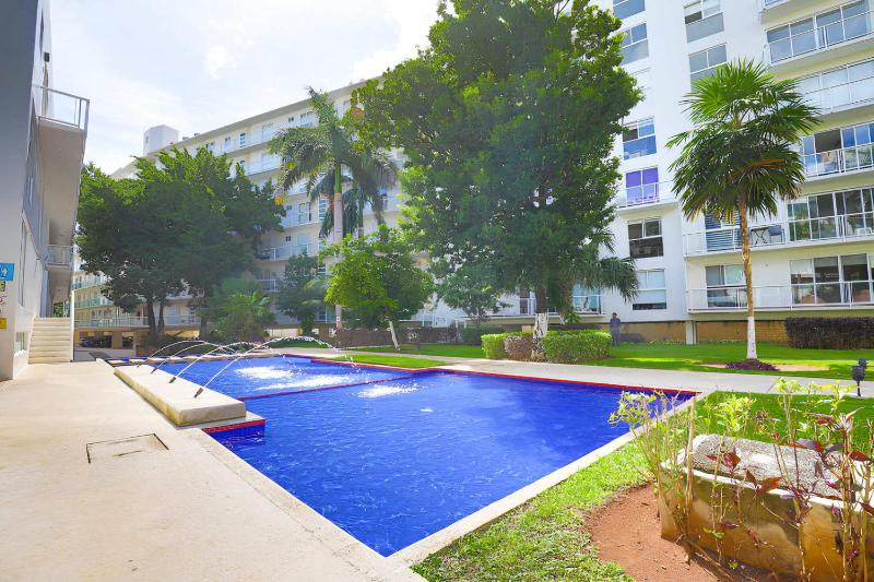 Spacious Apartment with Gym & Pool Cancun - image 3