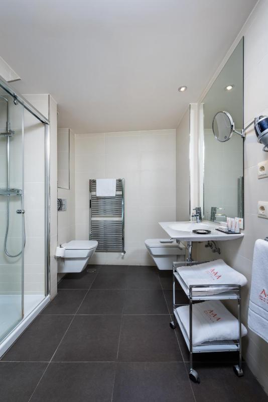 Double Room upper floor image 4