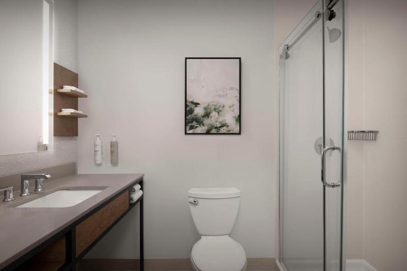 King Room image 2