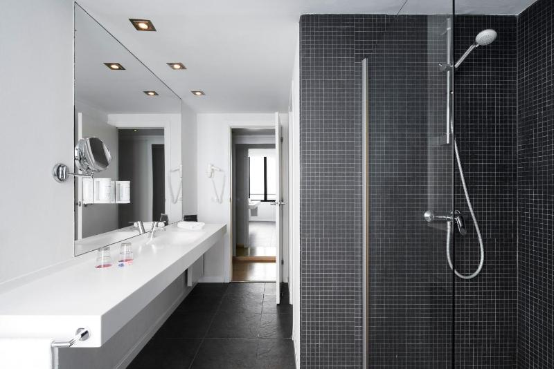 Superior Double or Twin Room image 4