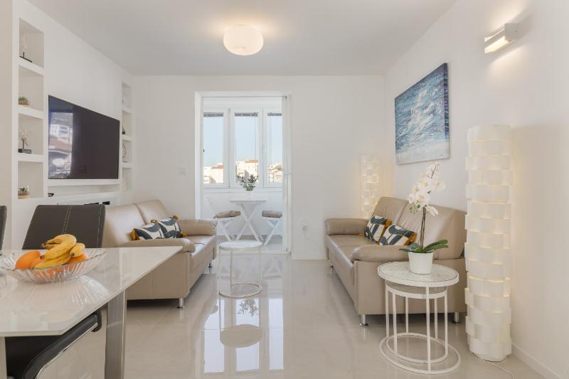 Apartment Sky free private parking - image 25