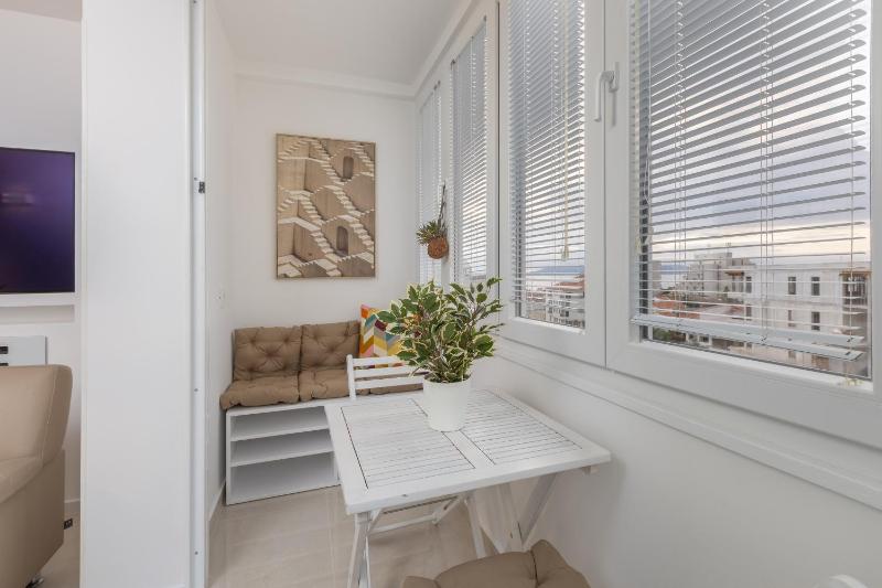 Apartment Sky free private parking - image 10