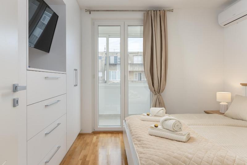 Apartment Sky free private parking - image 3