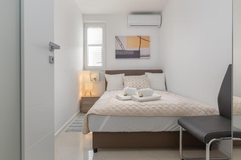 Apartment Sky free private parking - image 17