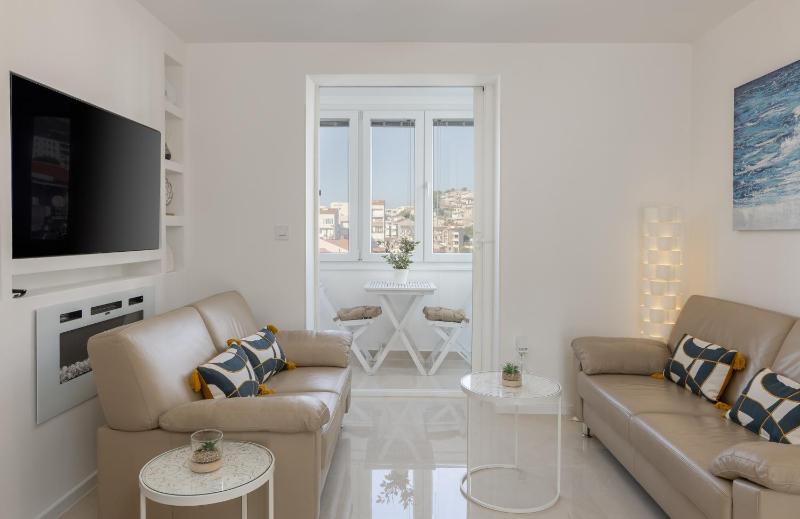 Apartment Sky free private parking - image 21