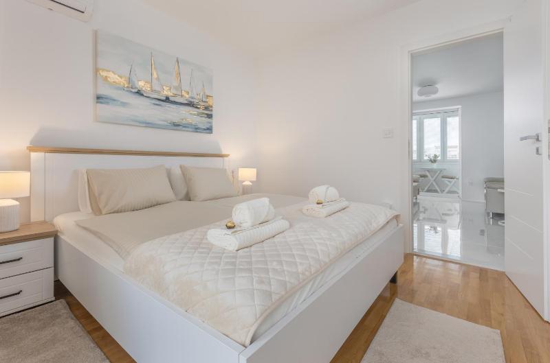 Apartment Sky free private parking - image 6