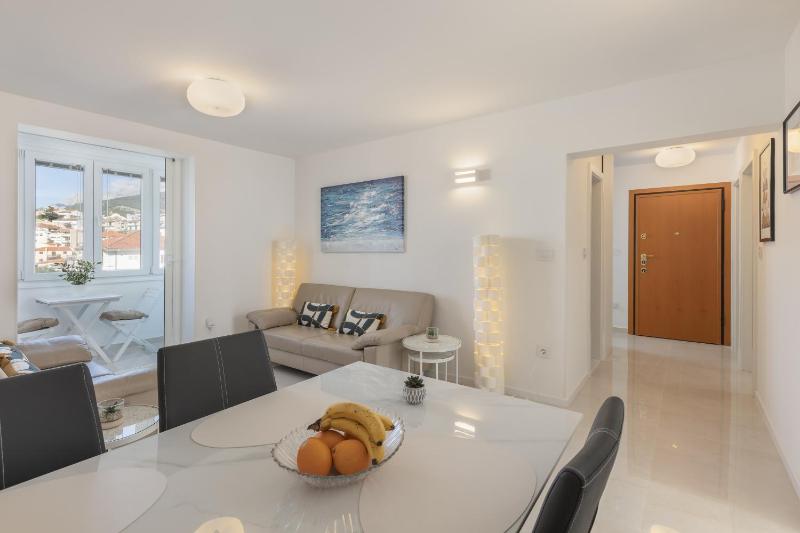 Apartment Sky free private parking - image 22