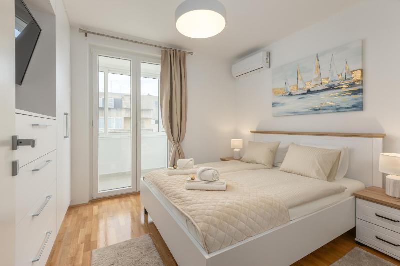 Apartment Sky free private parking - image 15