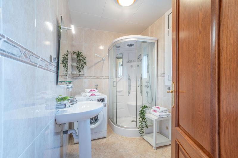 Apart-rent Casa Requesens 0007 con piscina privada y wifi - image 37