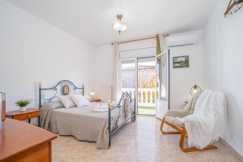 Apart-rent Casa Requesens 0007 con piscina privada y wifi - image 50