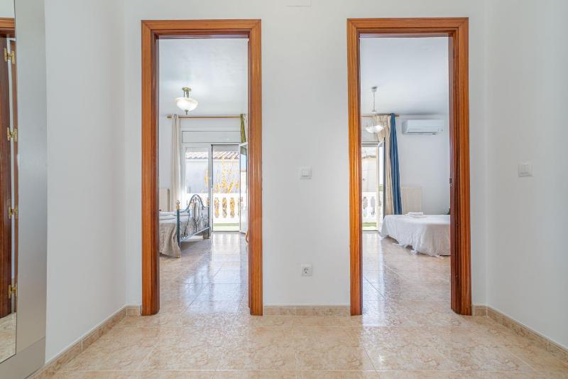 Apart-rent Casa Requesens 0007 con piscina privada y wifi - image 12