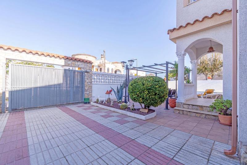 Apart-rent Casa Requesens 0007 con piscina privada y wifi - image 46