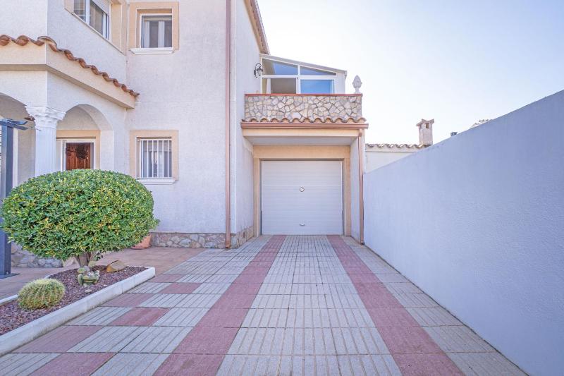 Apart-rent Casa Requesens 0007 con piscina privada y wifi - image 17