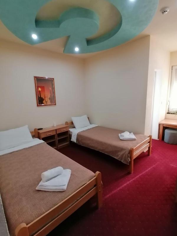 Twin Room with Balcony image 4