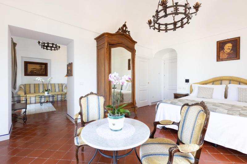 Junior Suite with Sea View image 4