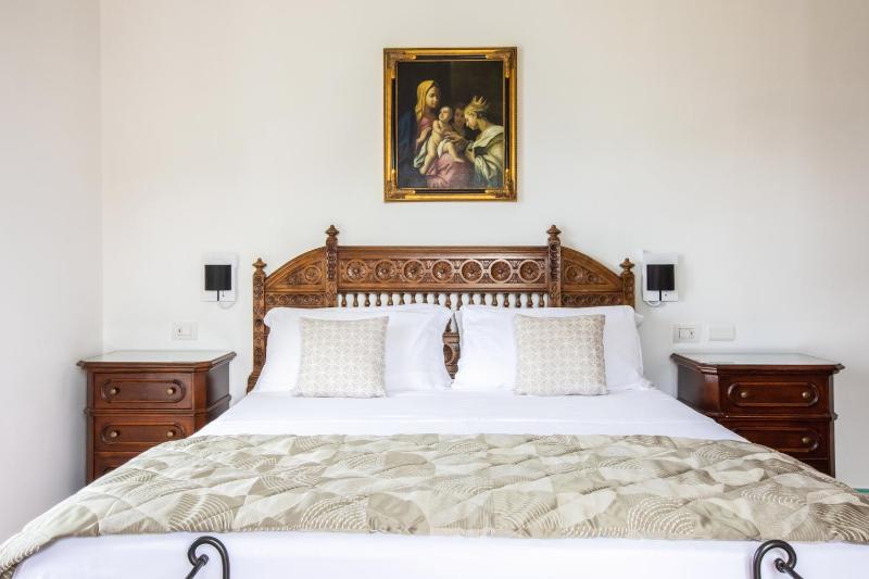 Superior Double Room image 3