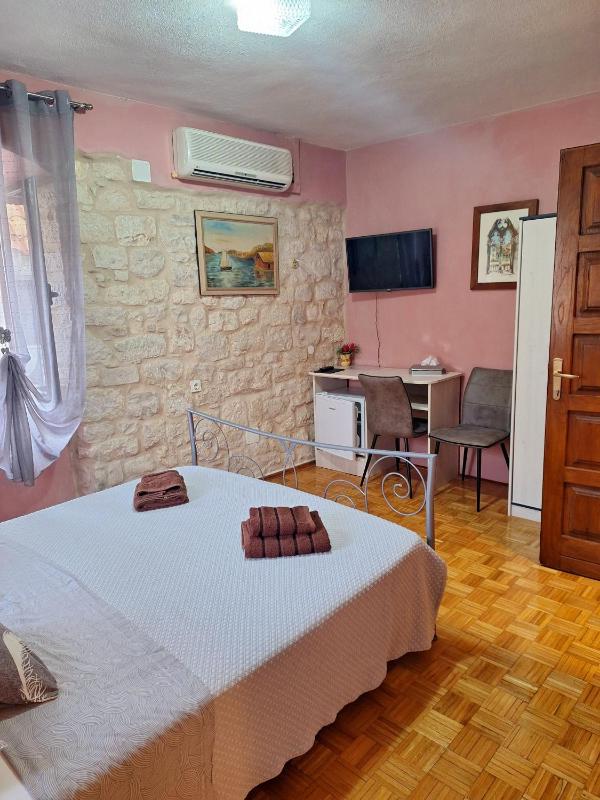 Standard Double Room image 2