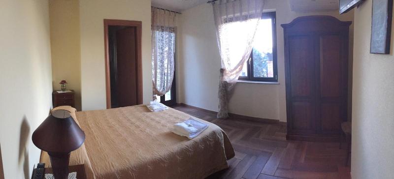Double Room image 4